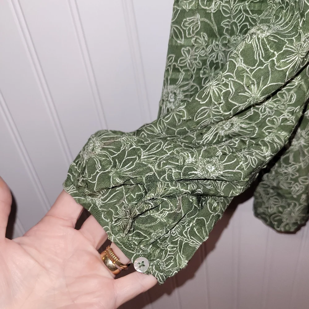 Lane Bryant Olive Floral Pop Over Blouse NWT Sz 22/24 - Picture 6 of 7